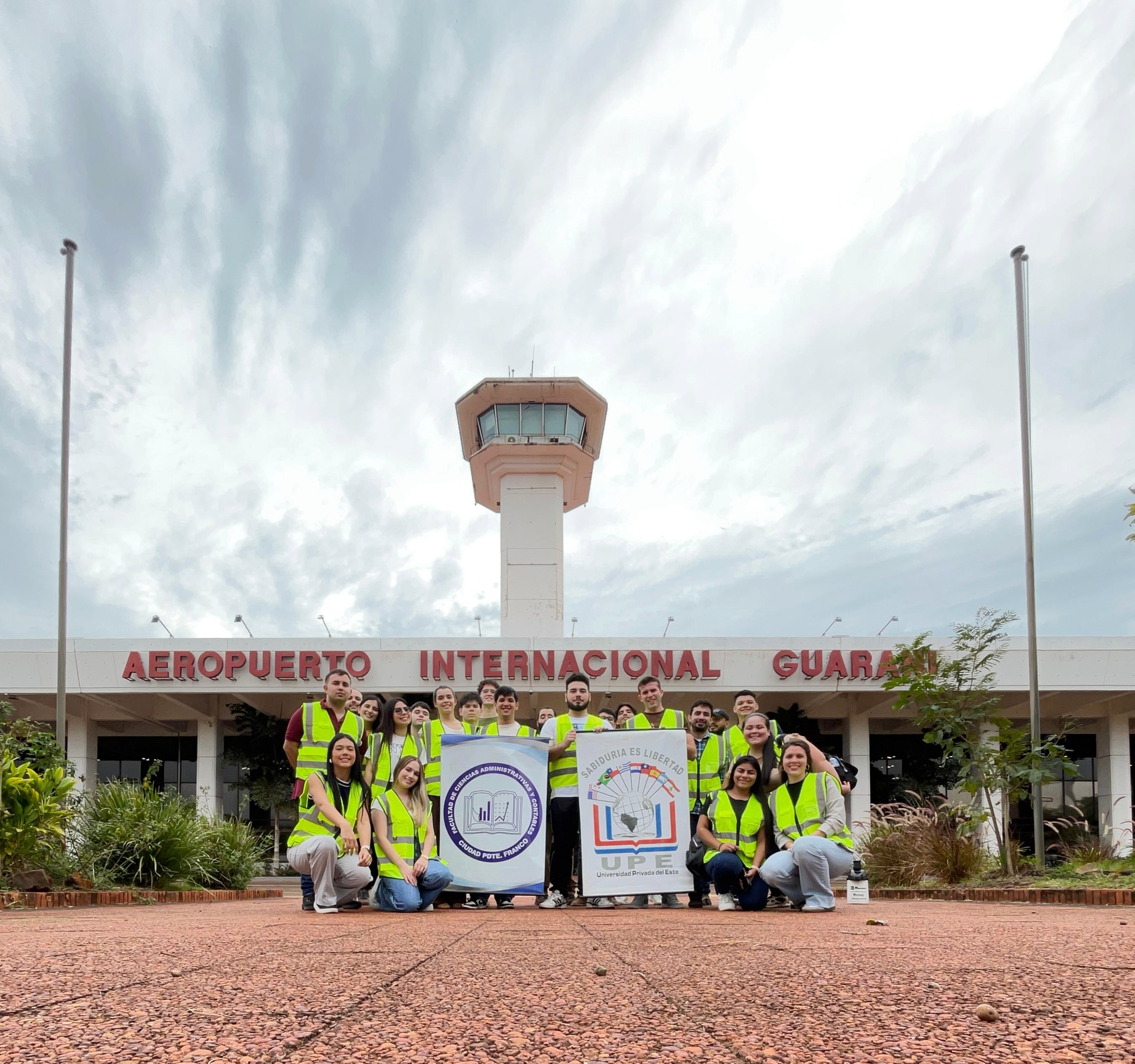  La Facultad de Ciencias Administrativas y Contables realizaron una visita técnica al Aeropuerto Internacional Guaraní